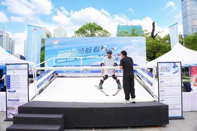 维尼修斯国家队50场里程碑达成,世界杯第2球平小罗纪录