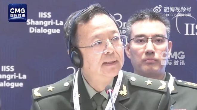 约会时刺激女人荷尔蒙的方法，两个大胆操作，没有搞不定的女人