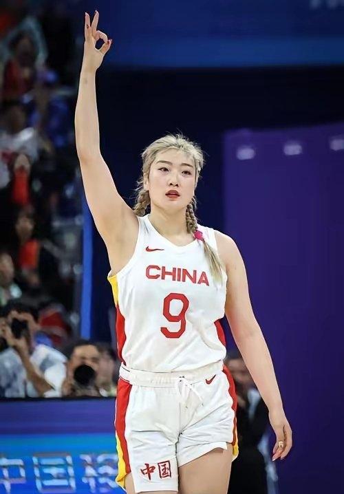 “比出轨还恶心”,女硕士考编后被辞退,遮掩真相却被网友识破