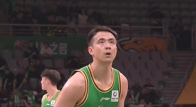 瑞幸“窜稀”吸管卖爆！坐马桶上喝的咖啡出现了？