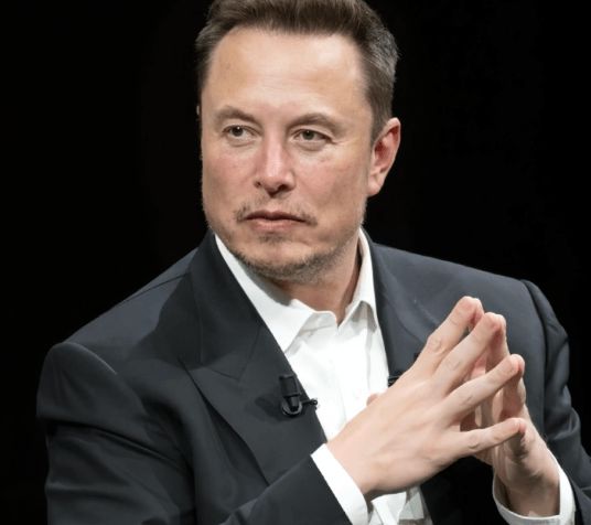 为啥油价这么贵还是有人不愿意换电车?网友：我不开电车的理由，单纯是什么车都买不起