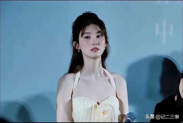 丢人!51岁申花球迷发泄情绪围攻辱骂小球迷 被行拘+通知单位家属