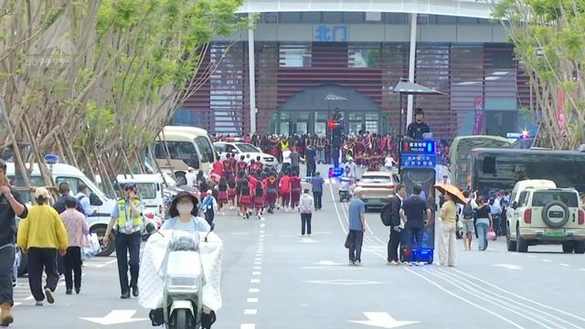温网中国四将出场时间敲定，弗基纳甩掉无冠帽，凯斯变身三冠王