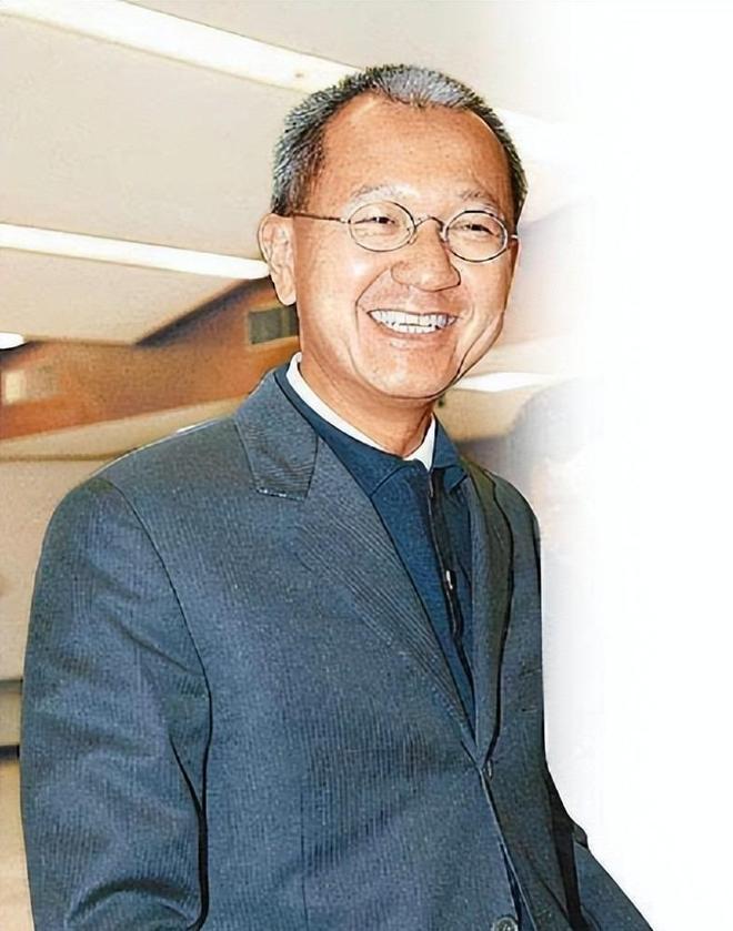 刘德华当选中国影协副主席!西装革履冲上热搜,64岁比吴京还精神