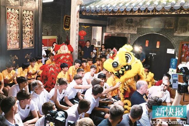 广西篮球的孤勇者，从羽球少年到CBA探花，为何他26岁才参加选秀