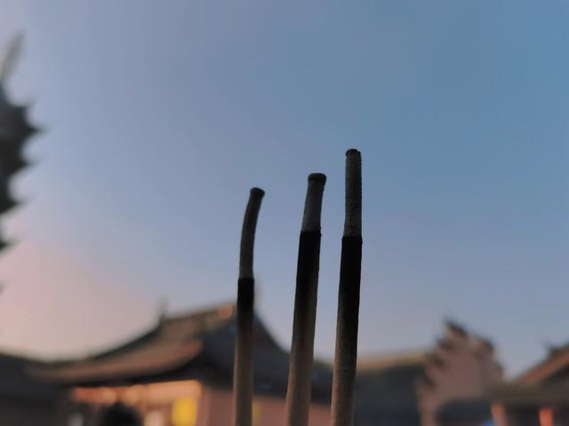 大白边罕见发声，发文致谢上海，打消质疑，卢伟却被打脸